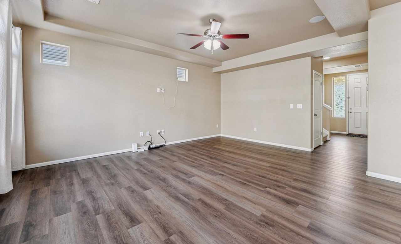 8356 Longleaf Ln - Photo 3 of 16