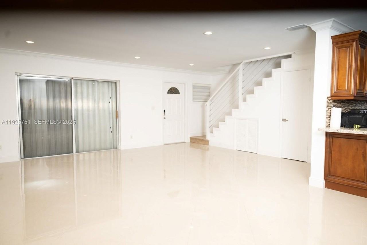 13761 Sw 84th St - Photo 4 of 19