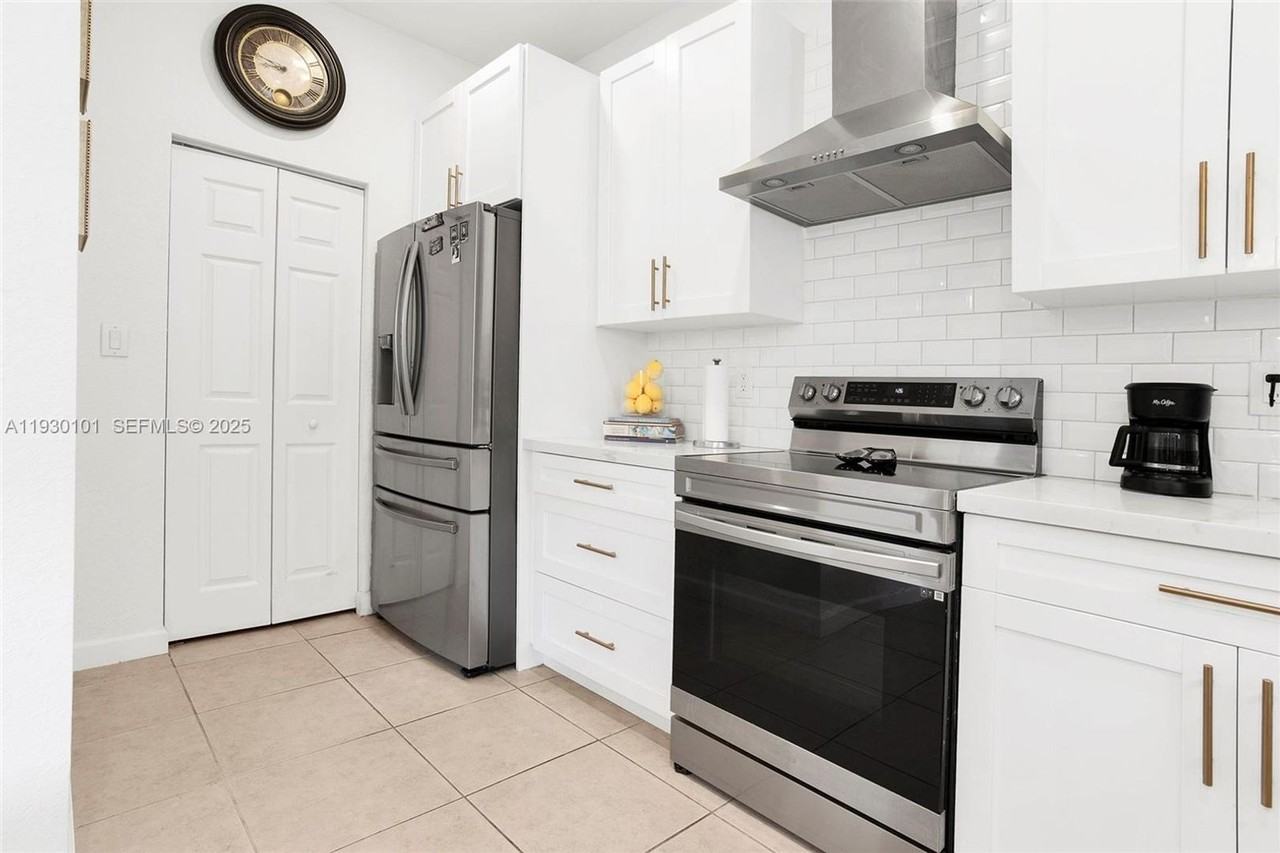 13285 Sw 128th Psge - Photo 2 of 17