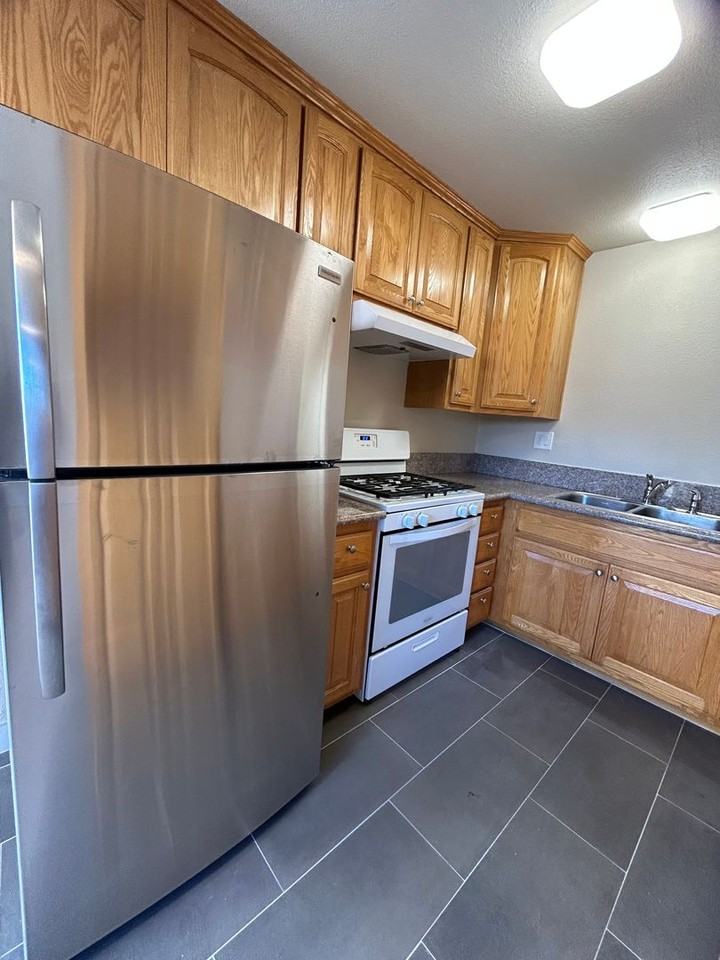 4172 Del Amo Blvd - Photo 5 of 20