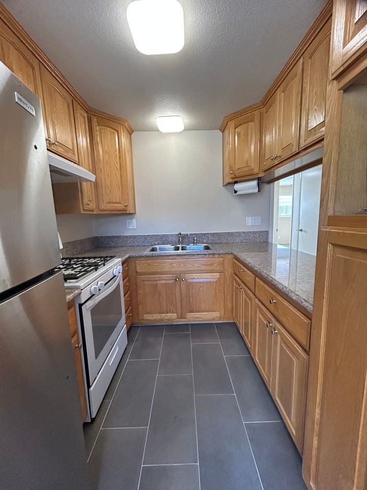 4172 Del Amo Blvd - Photo 6 of 20