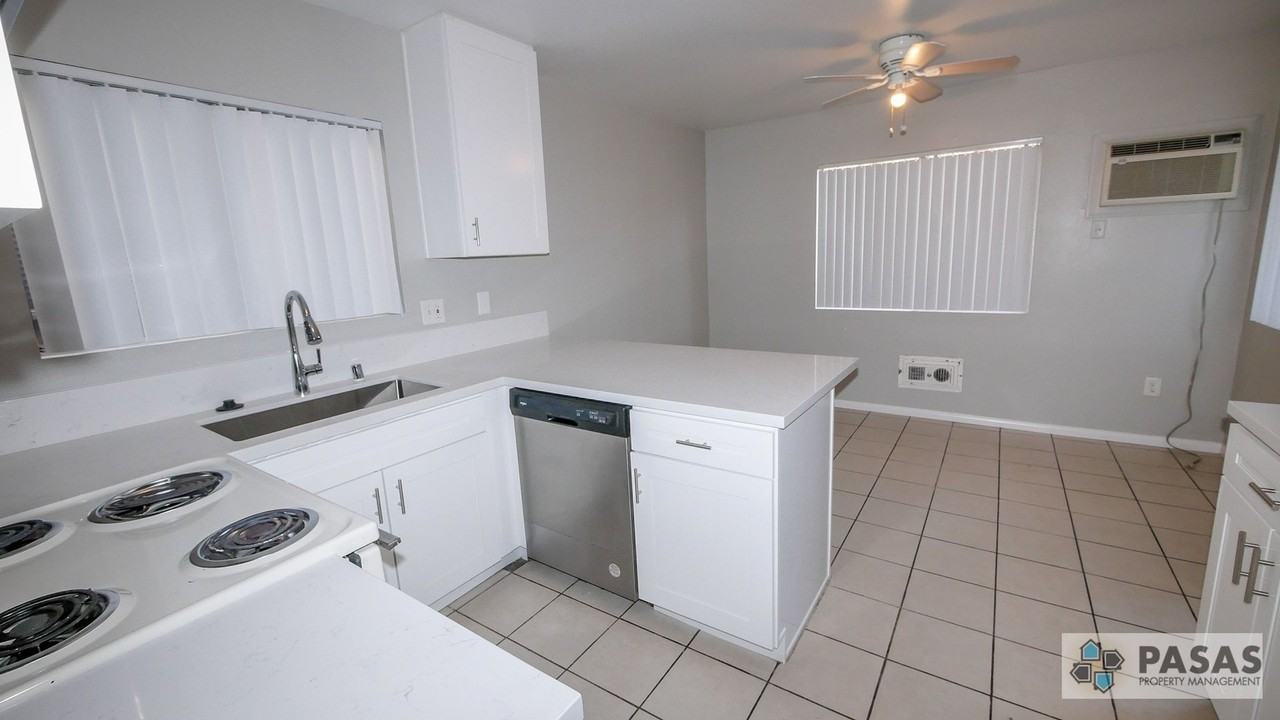 5533 Adobe Falls Rd #5 - Photo 3 of 37