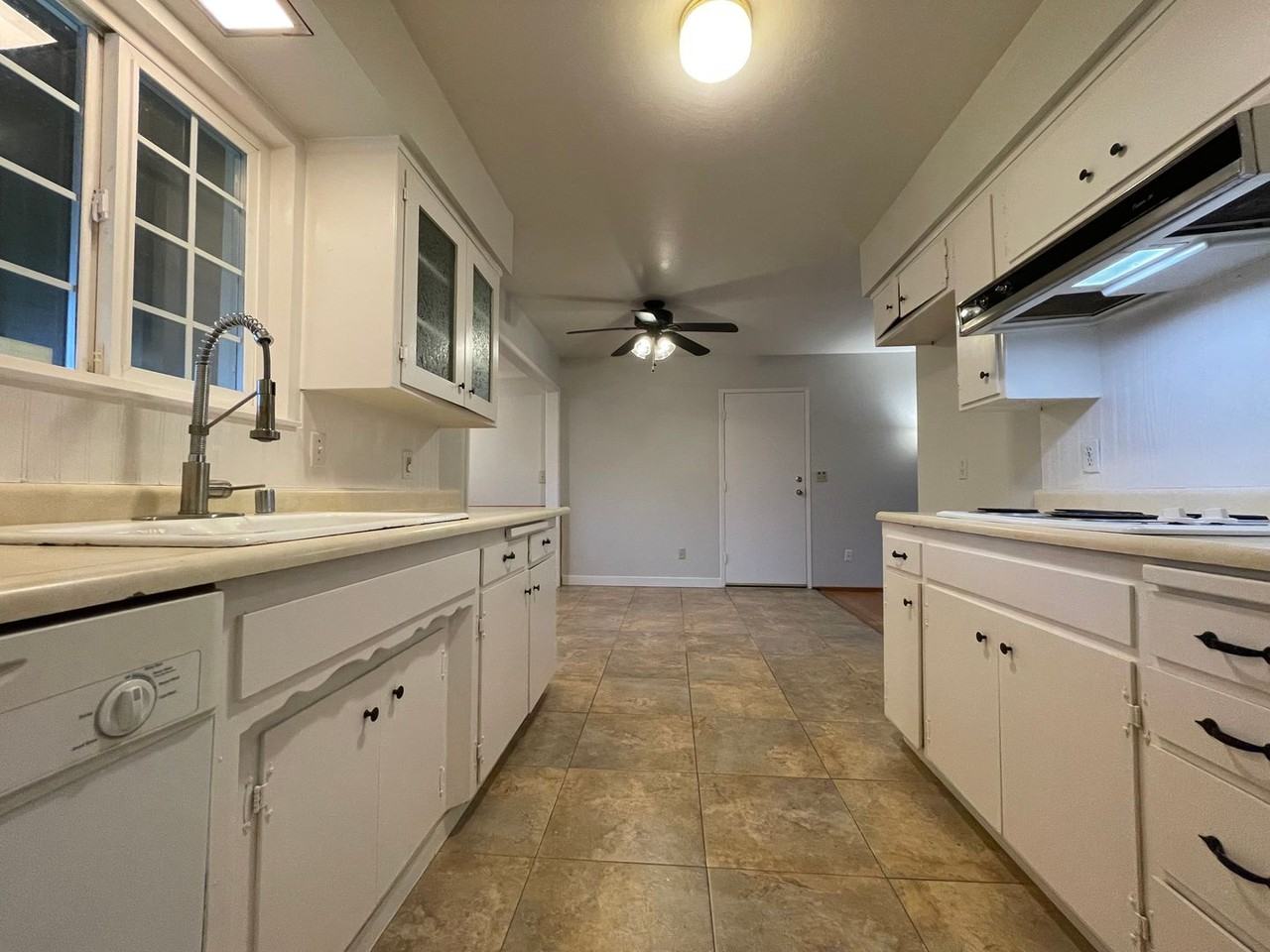 8620 Park Vista Dr - Photo 3 of 23