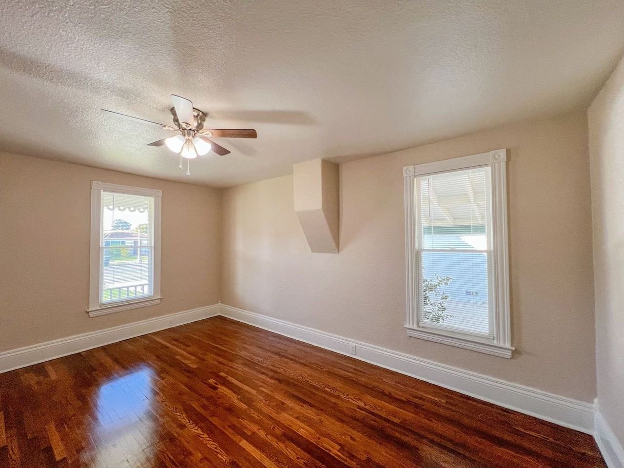 10802 Chestnut St - Photo 3 of 30