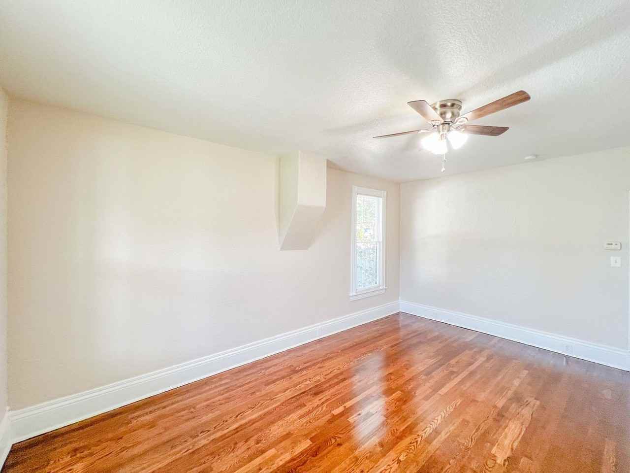 10802 Chestnut St - Photo 4 of 30