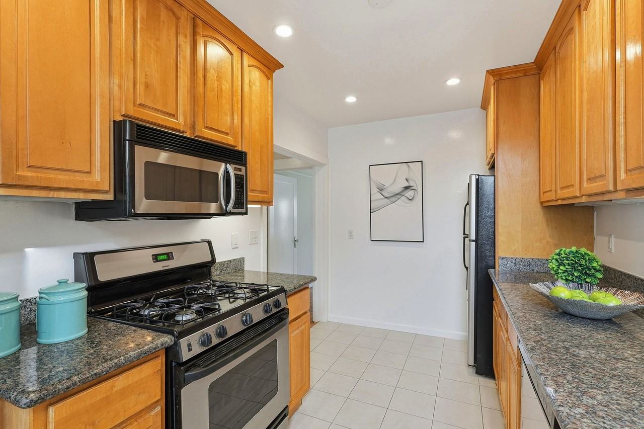 6643 California St - Photo 7 of 29