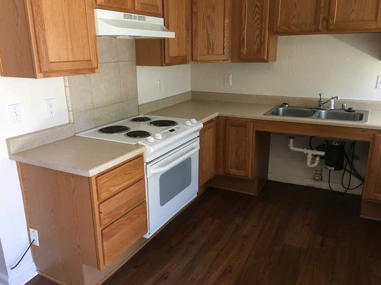 1435 Lincoln St - Photo 2 of 12