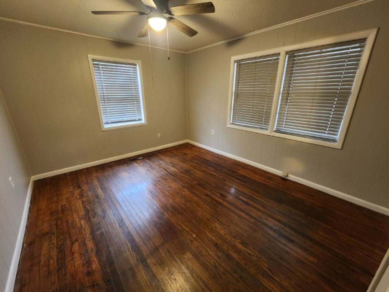 813 W 37th St - Photo 7 of 15