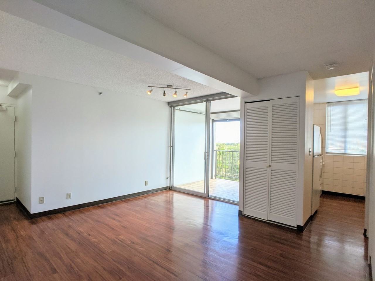 2916 Date St #7H - Photo 7 of 27