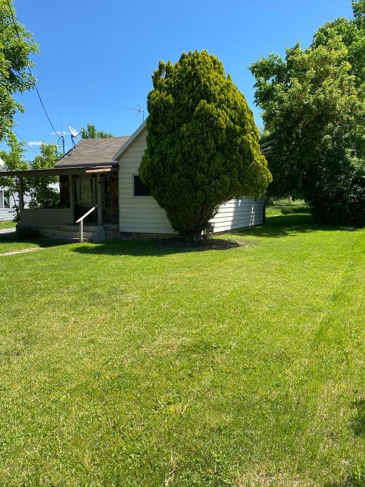 1036 N 200 E - Photo 3 of 8