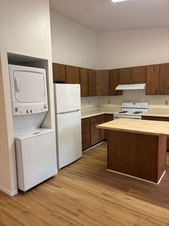 1407 2nd Ave - Photo 2 of 16