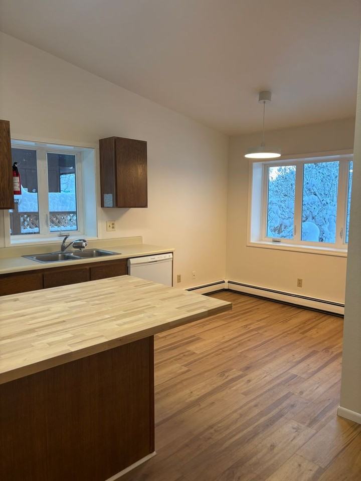 1407 2nd Ave - Photo 4 of 16