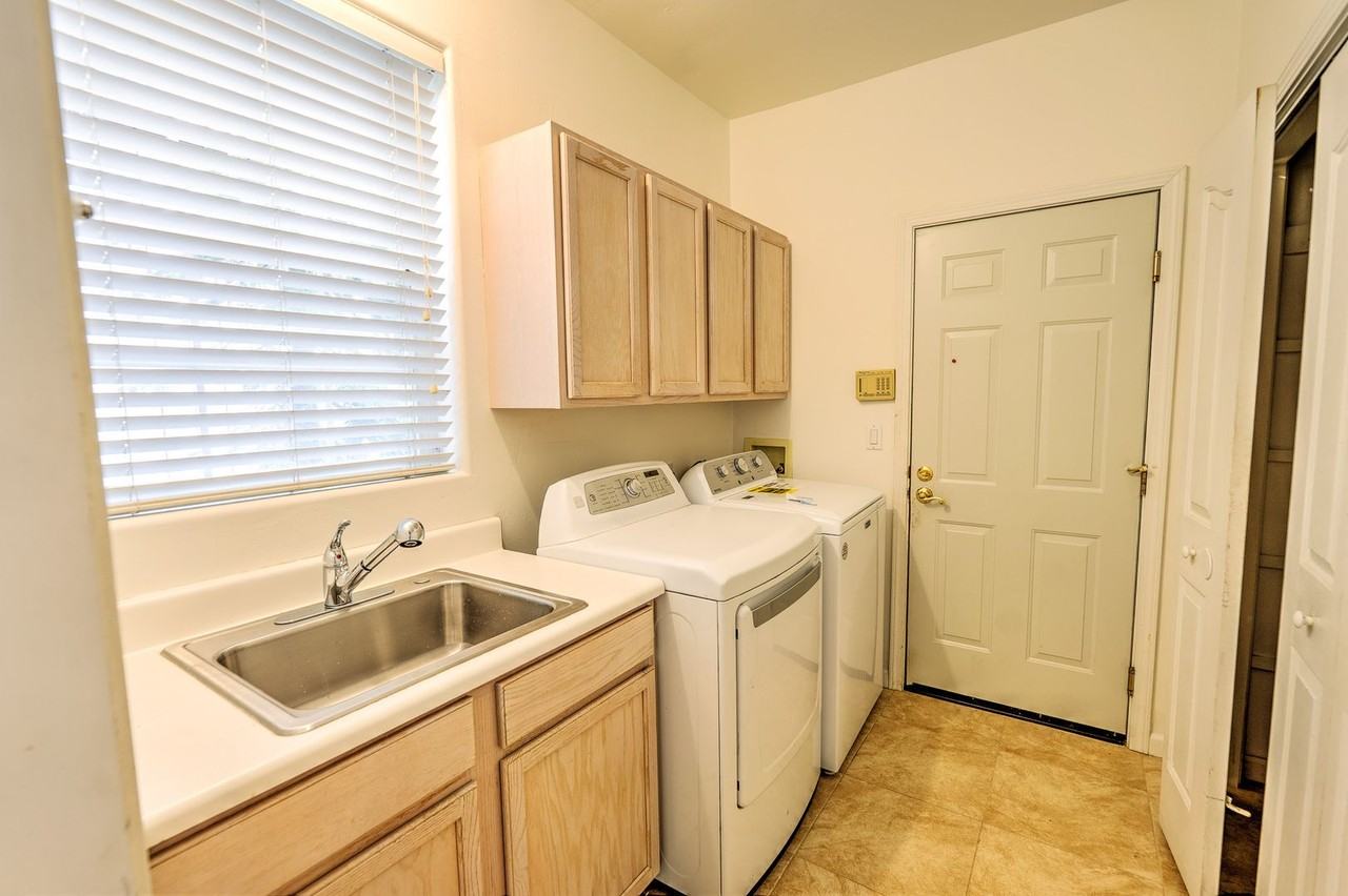 675 Shoshone St - Photo 5 of 39