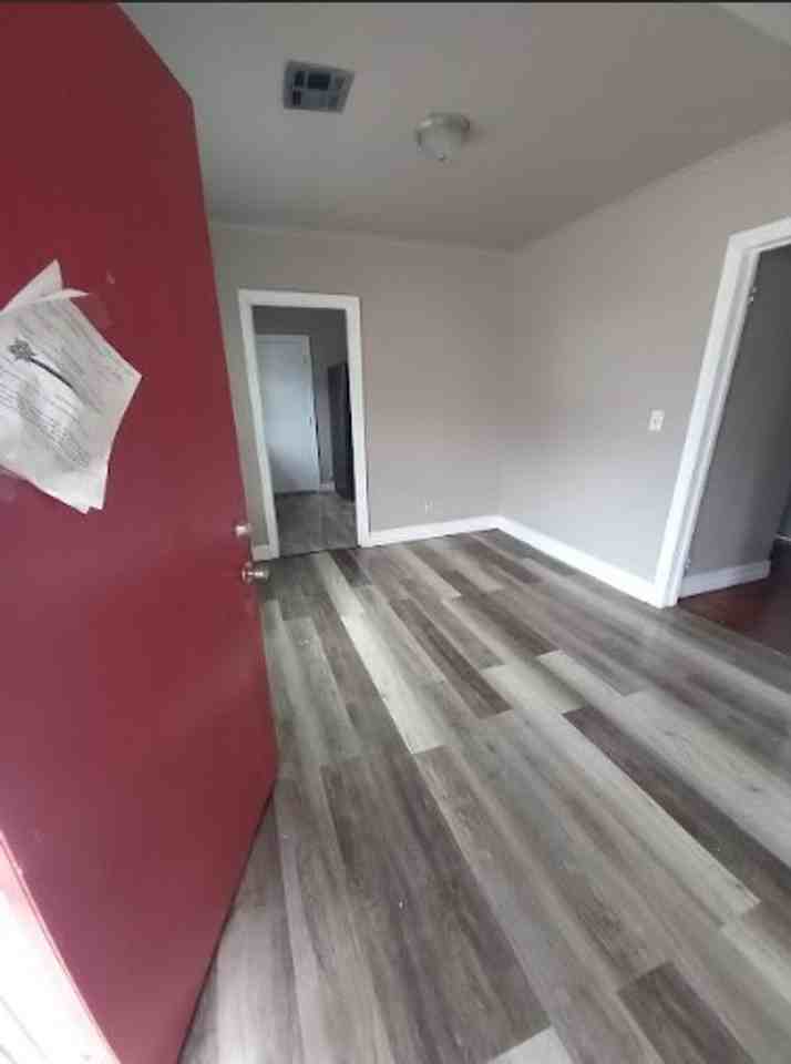 1722 Ne 20th St - Photo 4 of 13