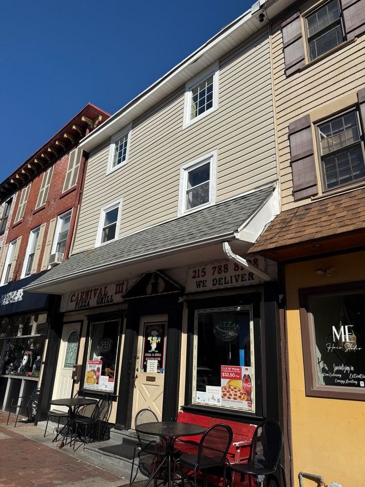 215 Mill St - Photo 2 of 19