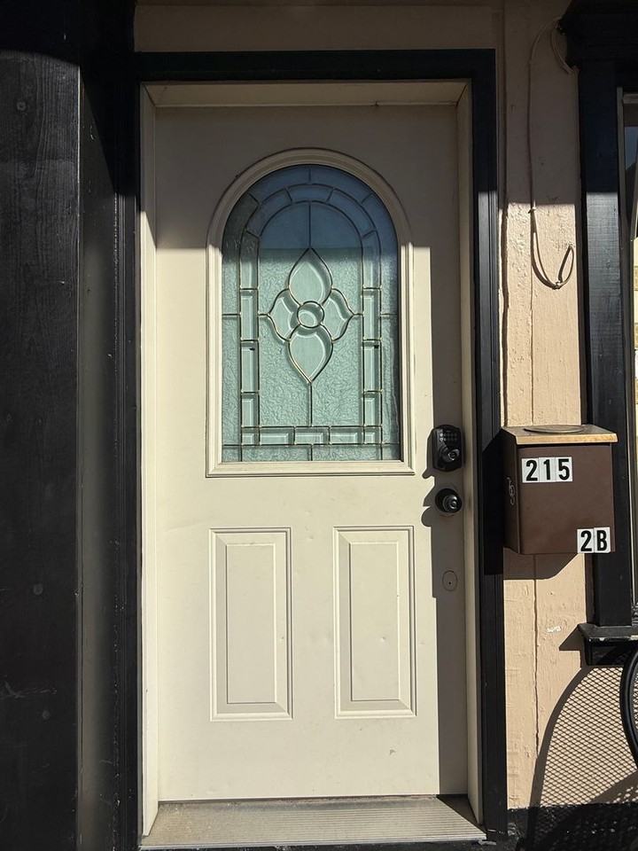 215 Mill St - Photo 4 of 19