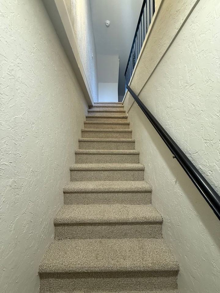 215 Mill St - Photo 5 of 19