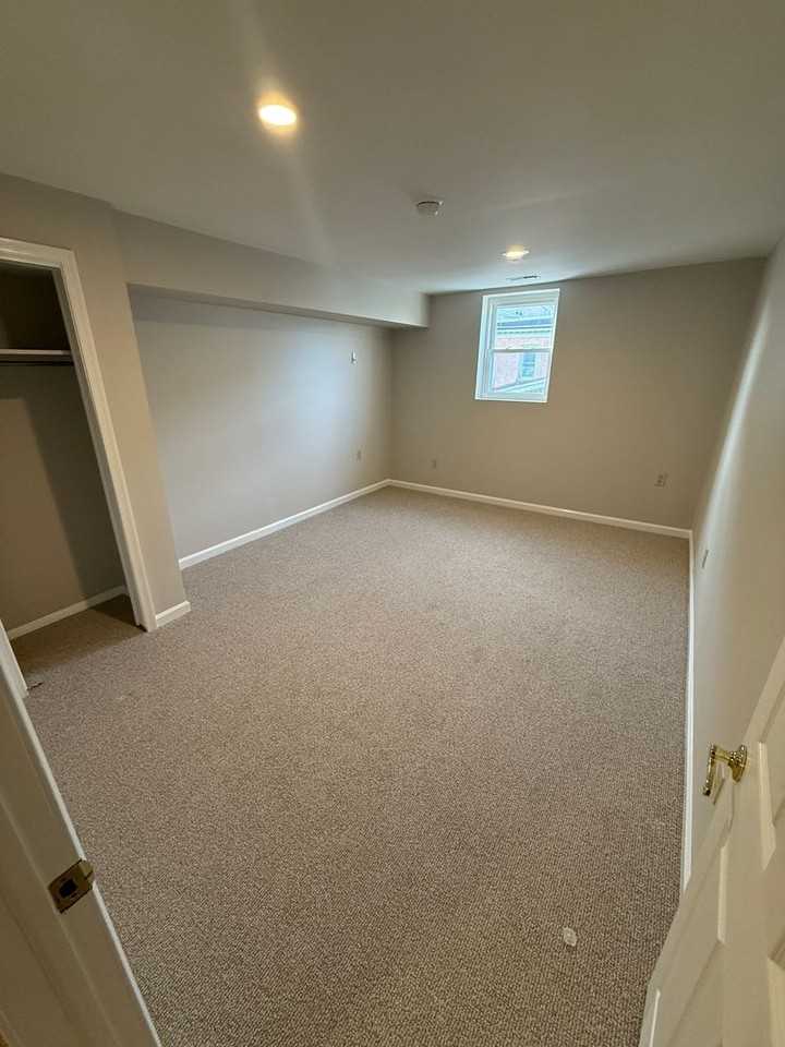 215 Mill St - Photo 6 of 19