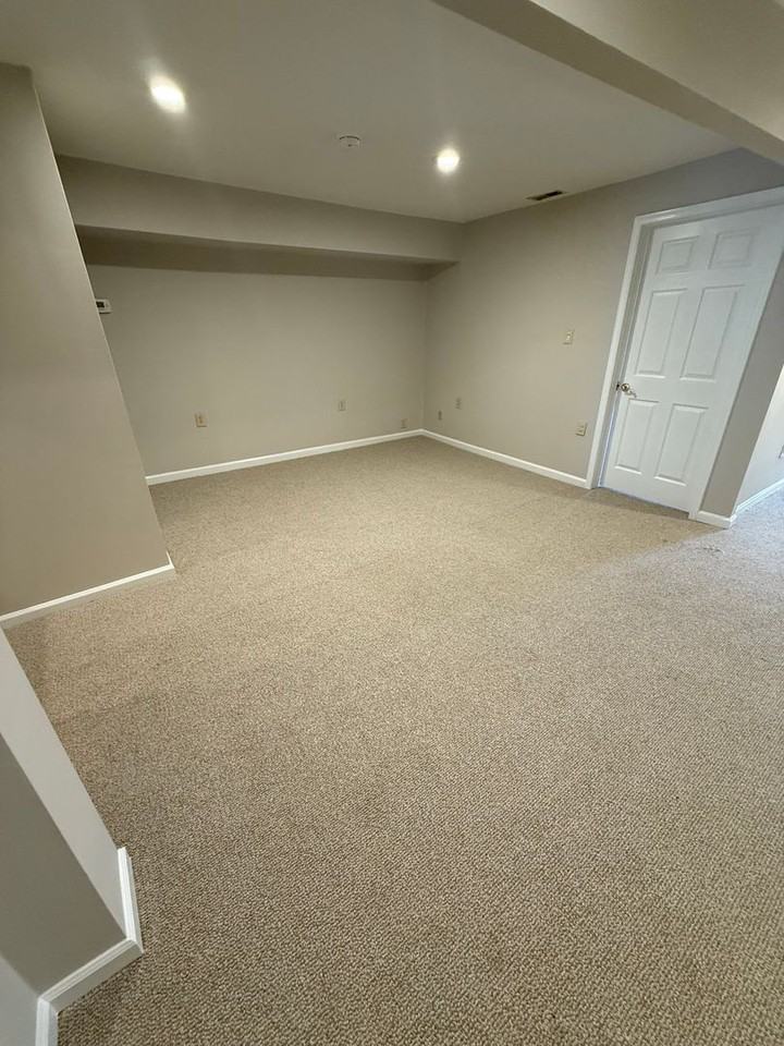 215 Mill St - Photo 7 of 19