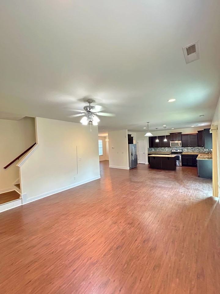 1405 Lowenstein St - Photo 7 of 20