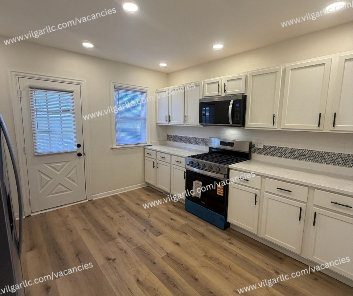 4132 Johnson Ave - Photo 6 of 23