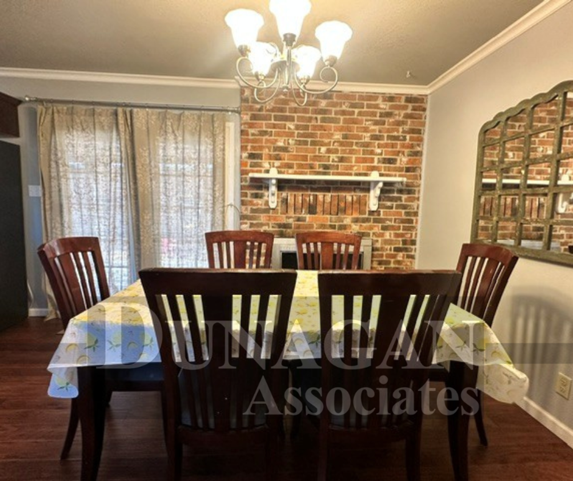 1027 Alamosa St - Photo 5 of 10