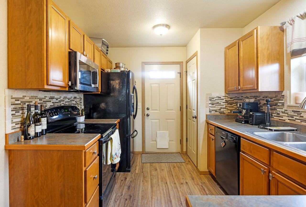 4243 Hermione Ln - Photo 4 of 30