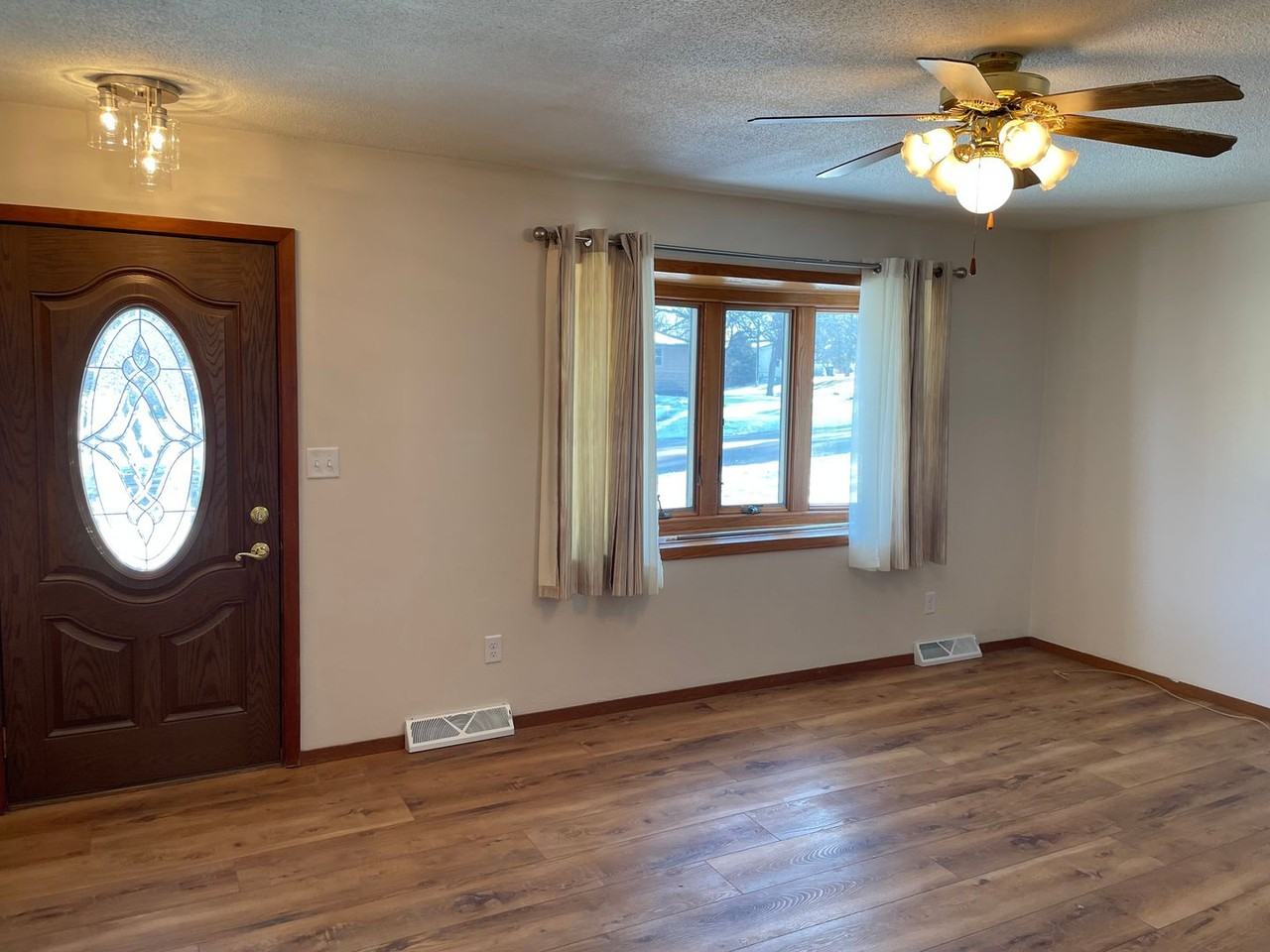 308 S Main St - Photo 2 of 30