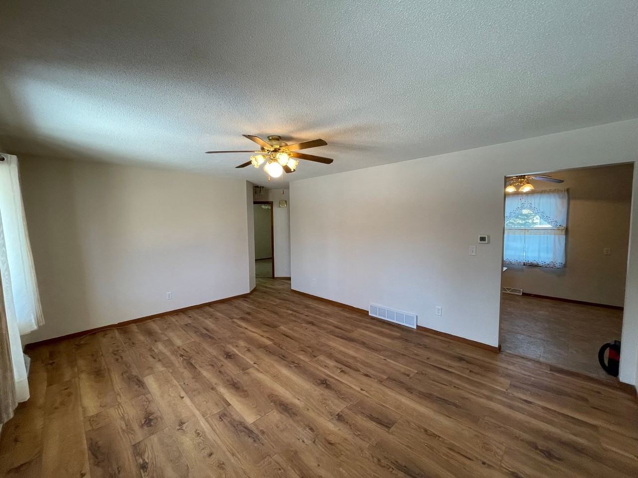 308 S Main St - Photo 3 of 30