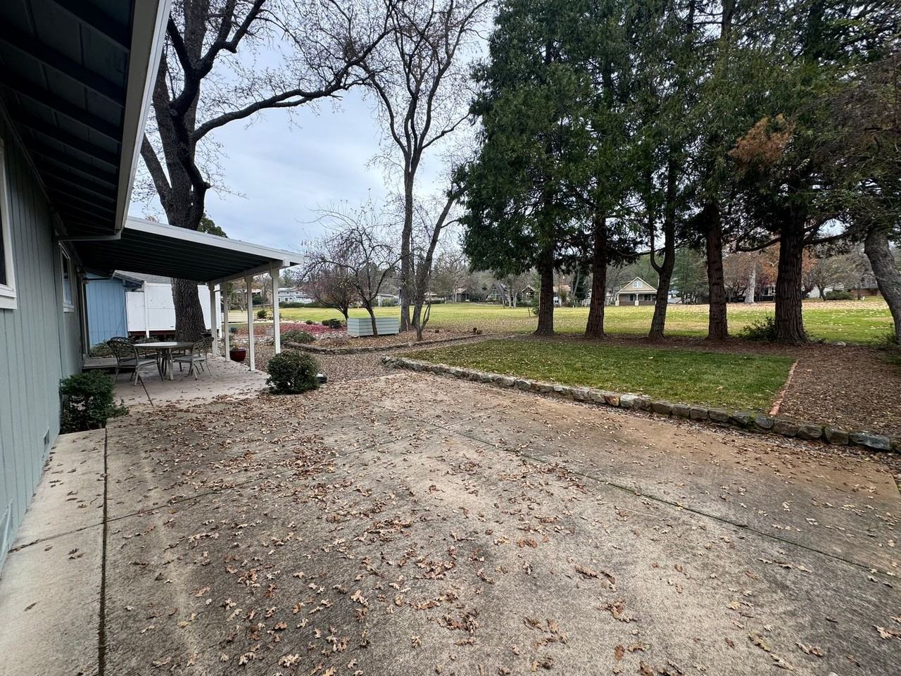 12352 Lakeshore N - Photo 4 of 11