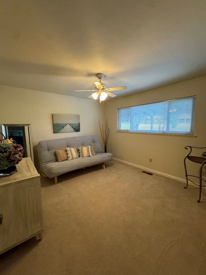 12352 Lakeshore N - Photo 6 of 11