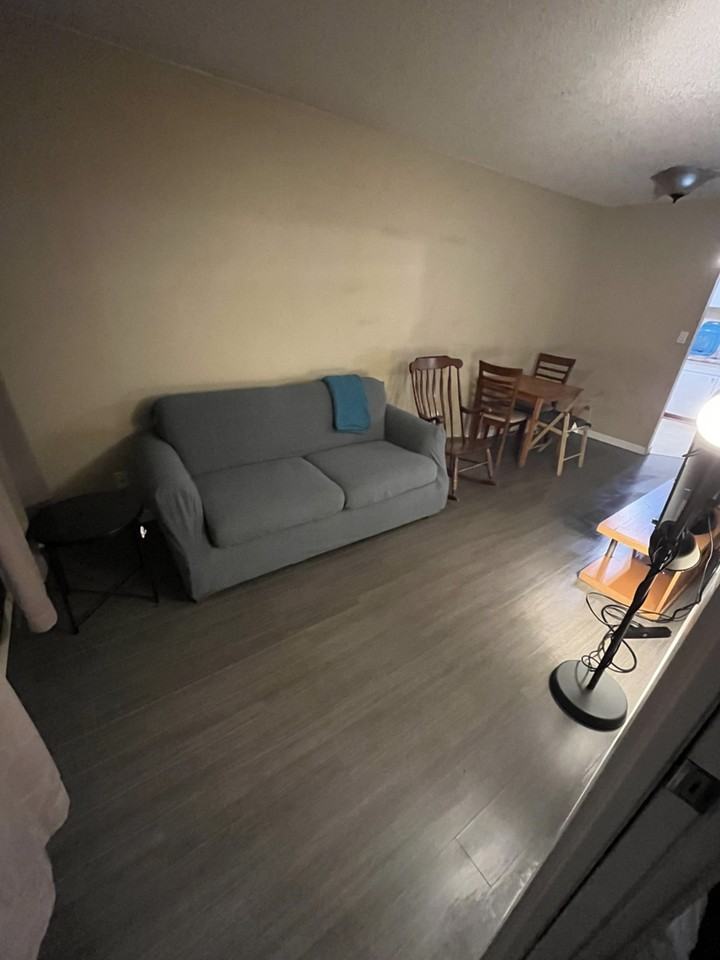 1270 Robson St - Photo 4 of 13