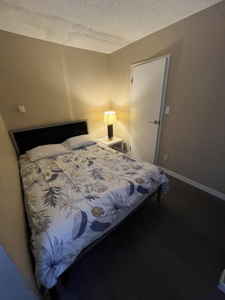 1270 Robson St - Photo 7 of 13