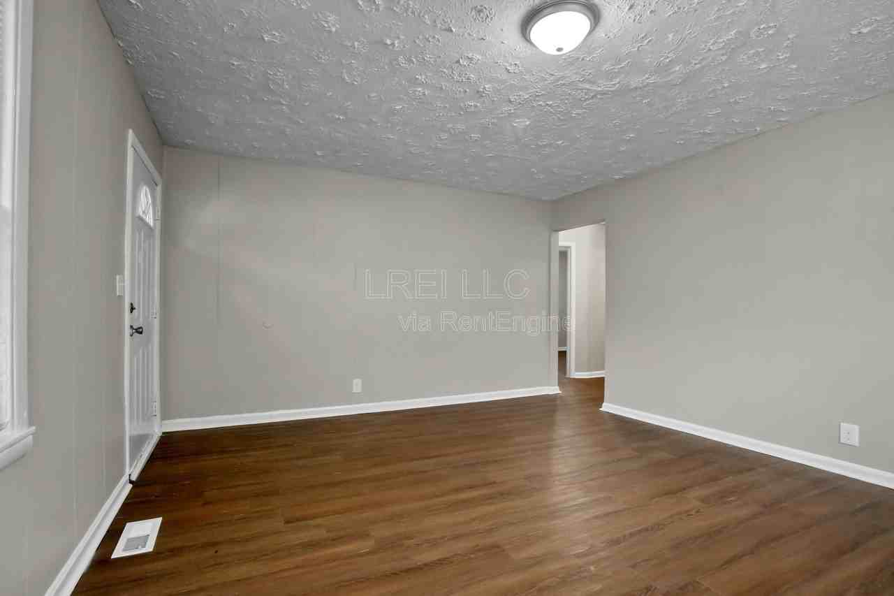 318 N 43rd St - Photo 2 of 11