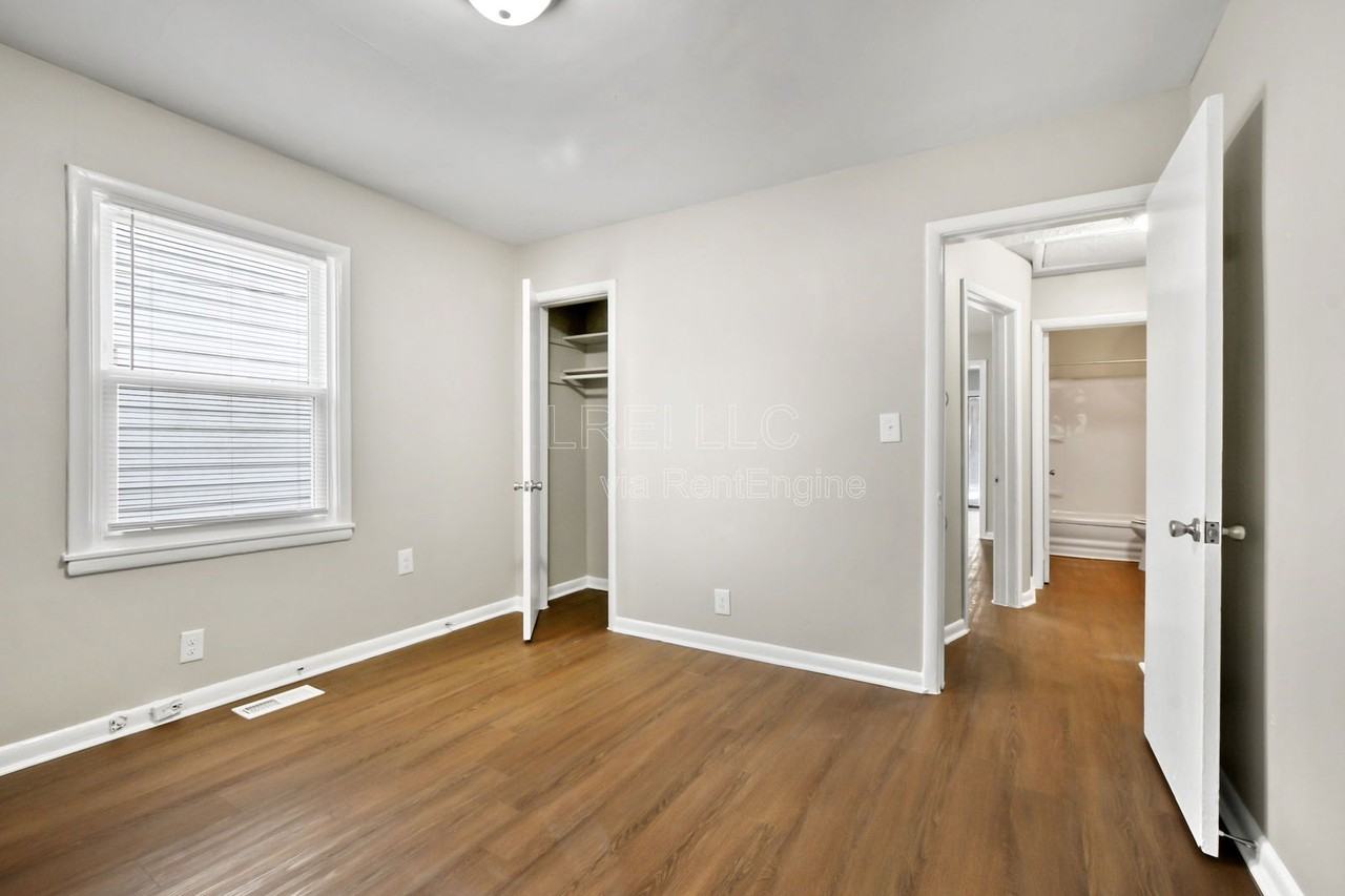 318 N 43rd St - Photo 5 of 11