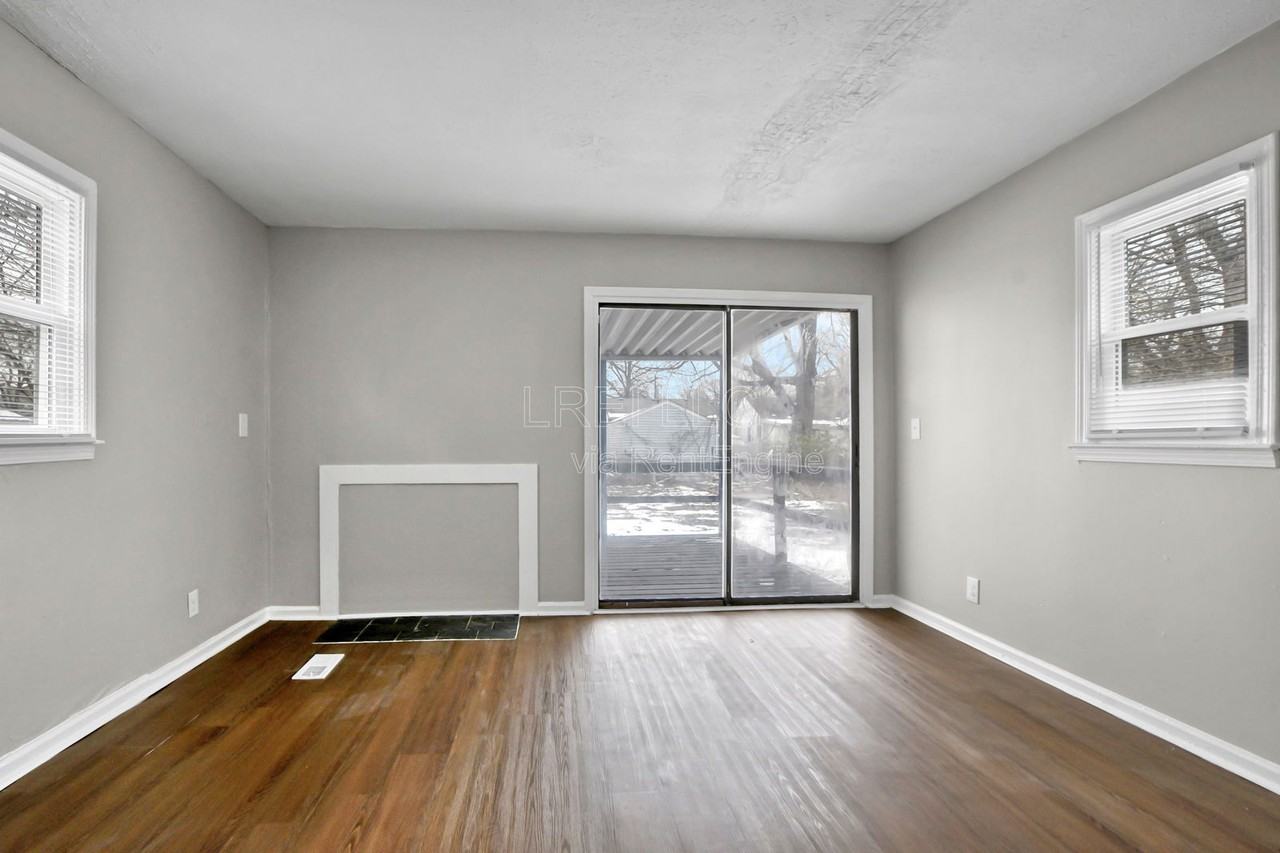 318 N 43rd St - Photo 7 of 11