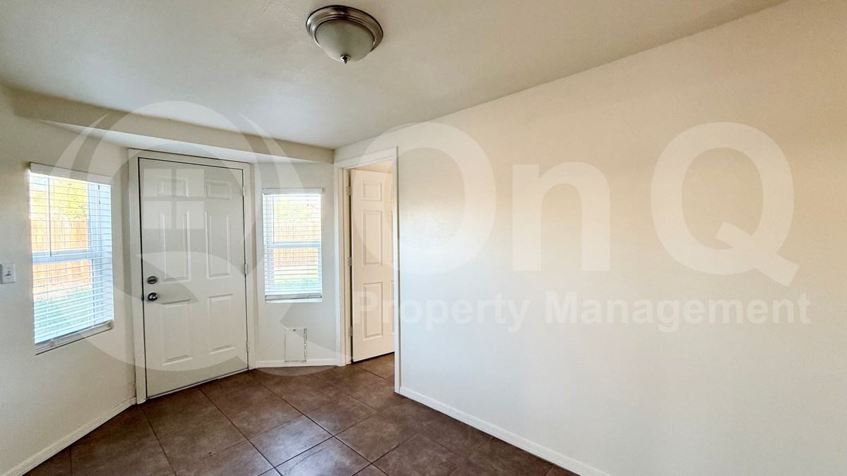 6212 W Tierra Buena Ln - Photo 6 of 22