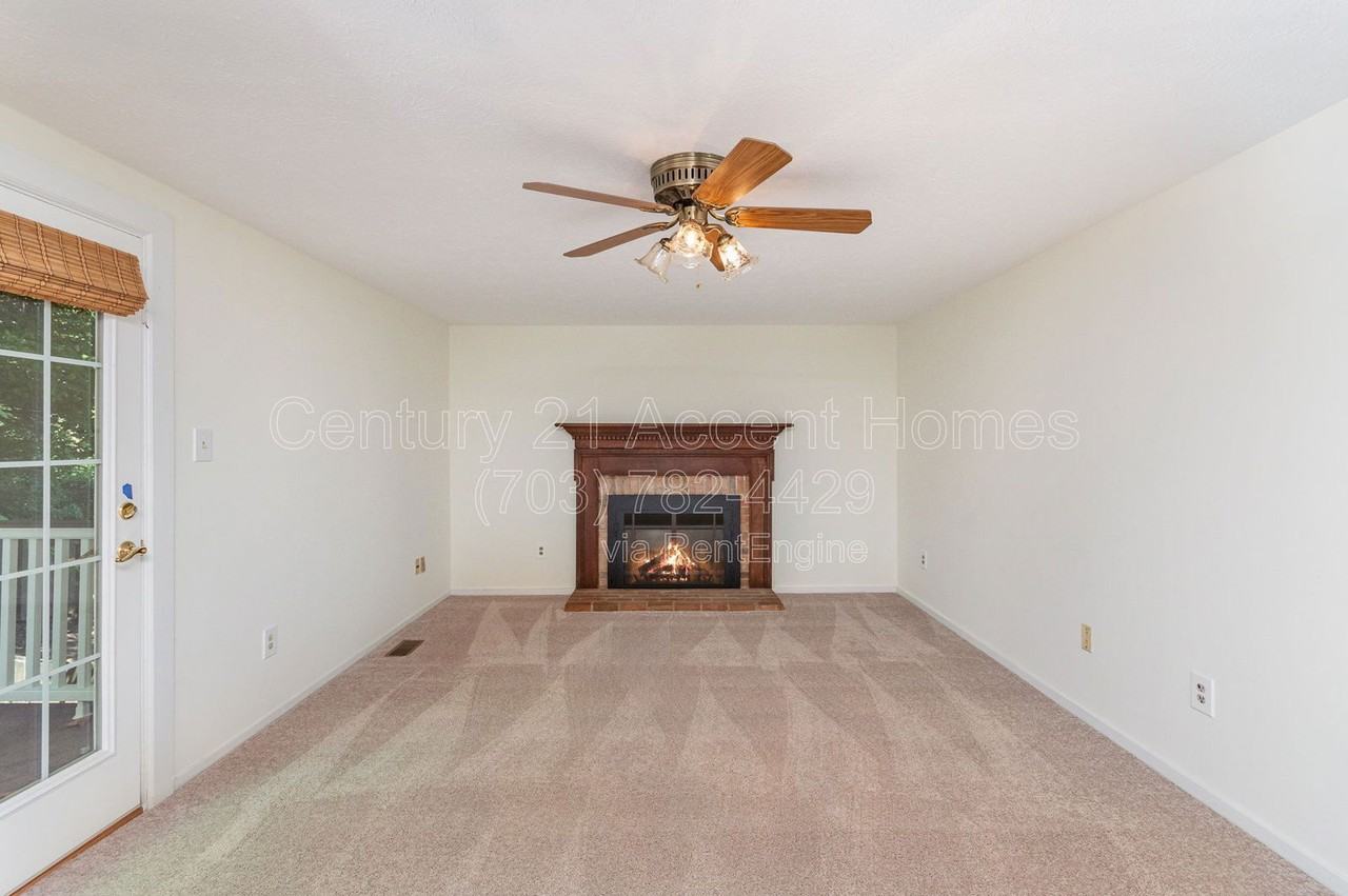 7690 Middle Valley Ct - Photo 3 of 35