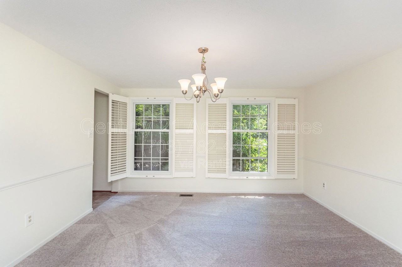 7690 Middle Valley Ct - Photo 4 of 35