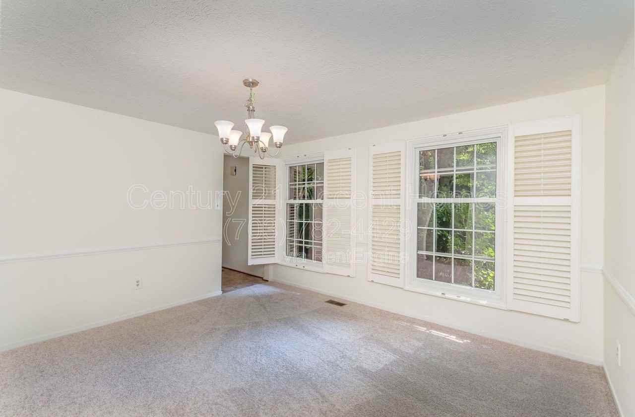 7690 Middle Valley Ct - Photo 5 of 35