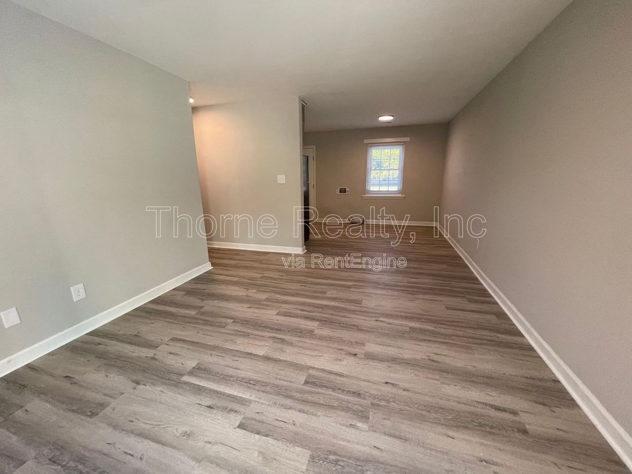 1318 Maple St - Photo 2 of 20