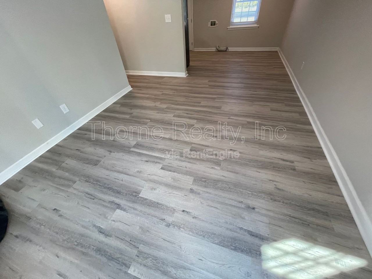 1318 Maple St - Photo 3 of 20