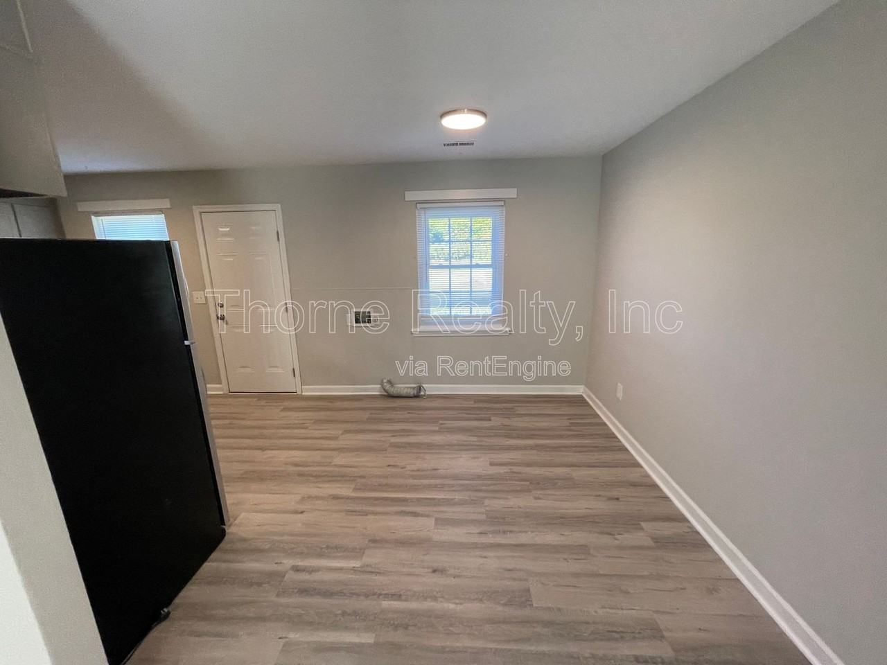 1318 Maple St - Photo 4 of 20