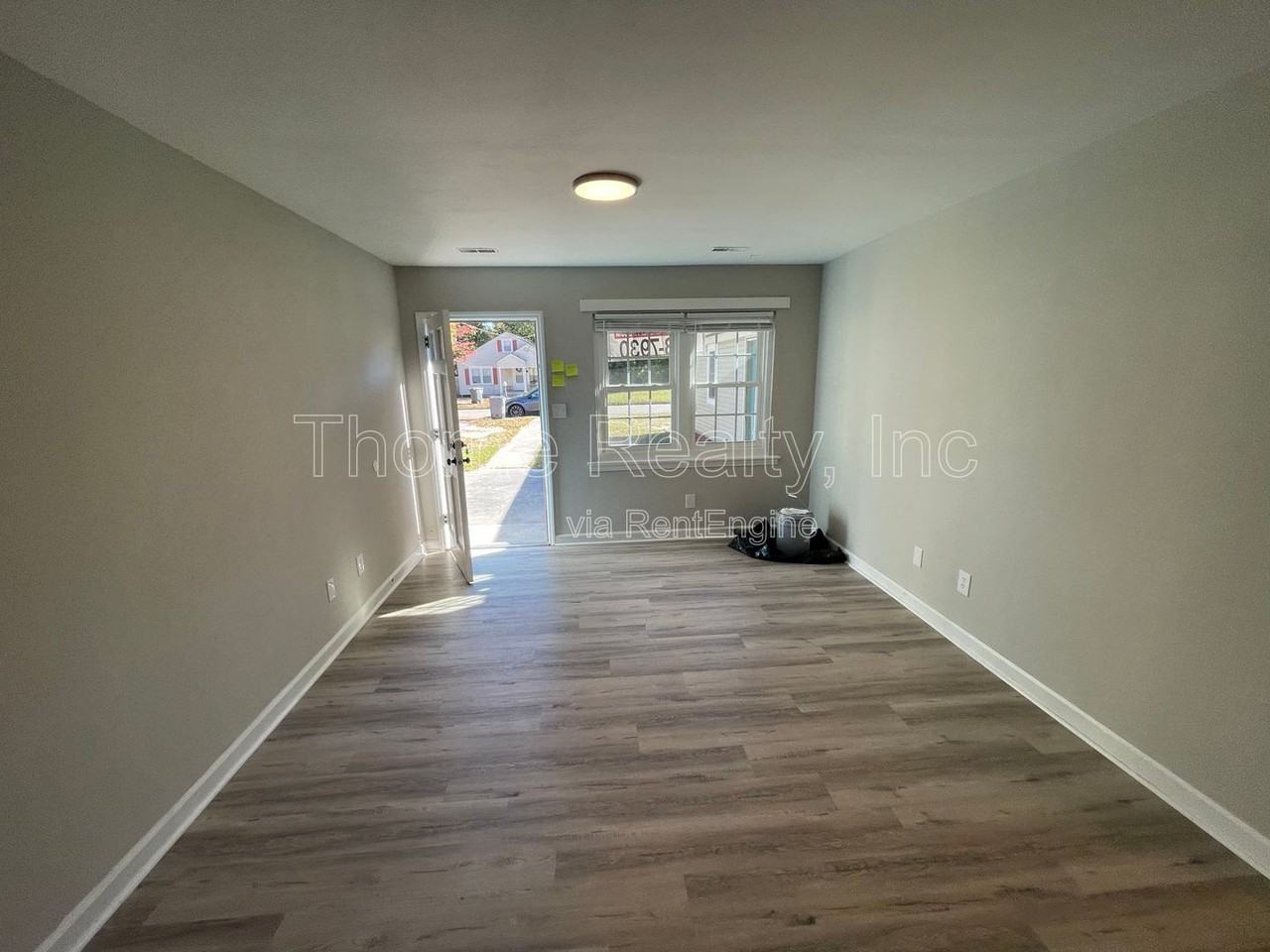 1318 Maple St - Photo 6 of 20