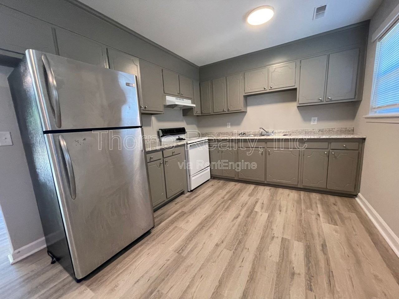 1318 Maple St - Photo 7 of 20