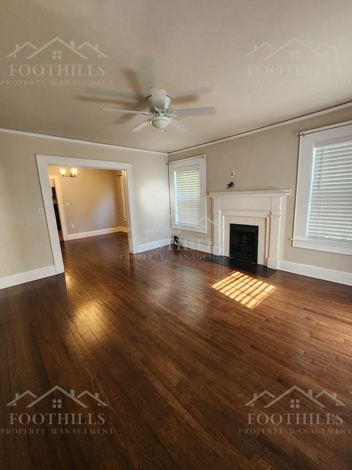 709 E Calhoun St - Photo 3 of 18