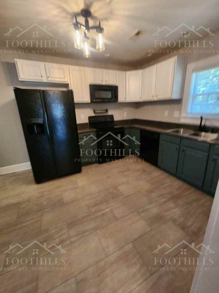 709 E Calhoun St - Photo 6 of 18