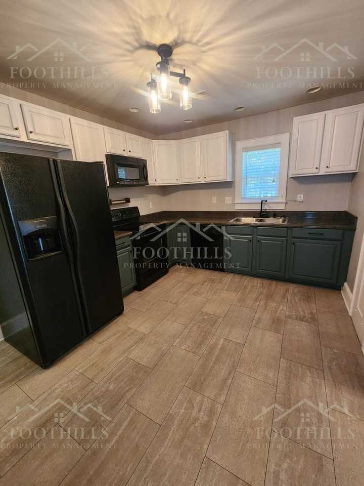 709 E Calhoun St - Photo 7 of 18