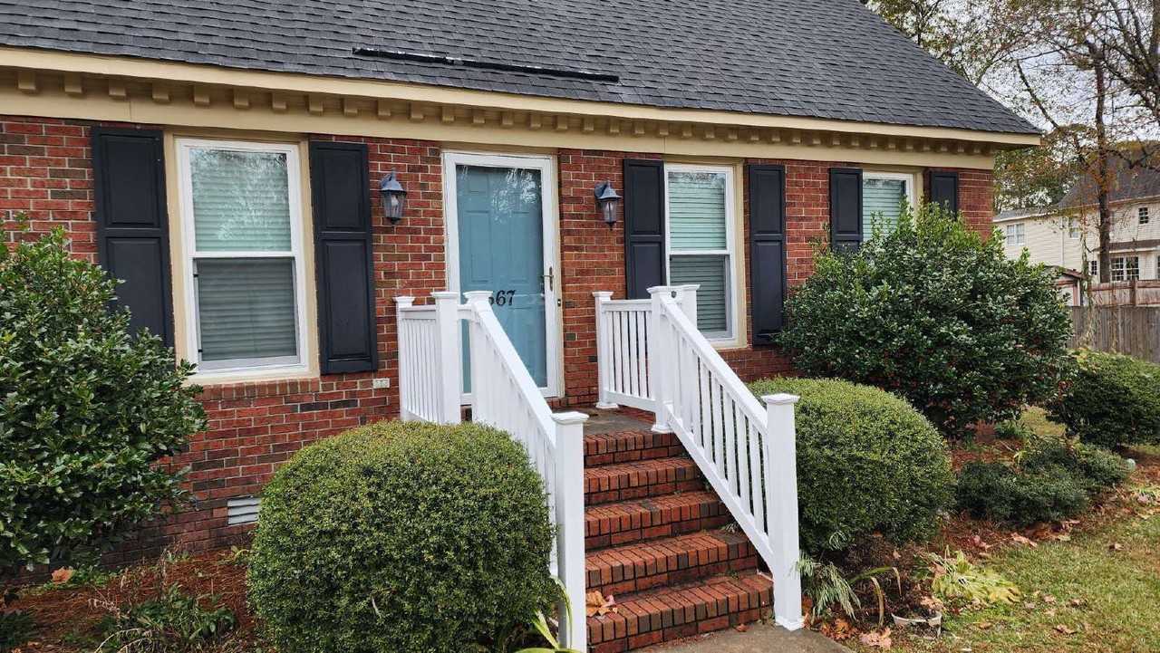 567 Chaucer Dr - Photo 2 of 44