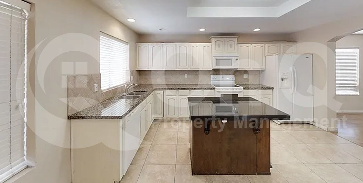 823 W Iris Dr - Photo 6 of 21